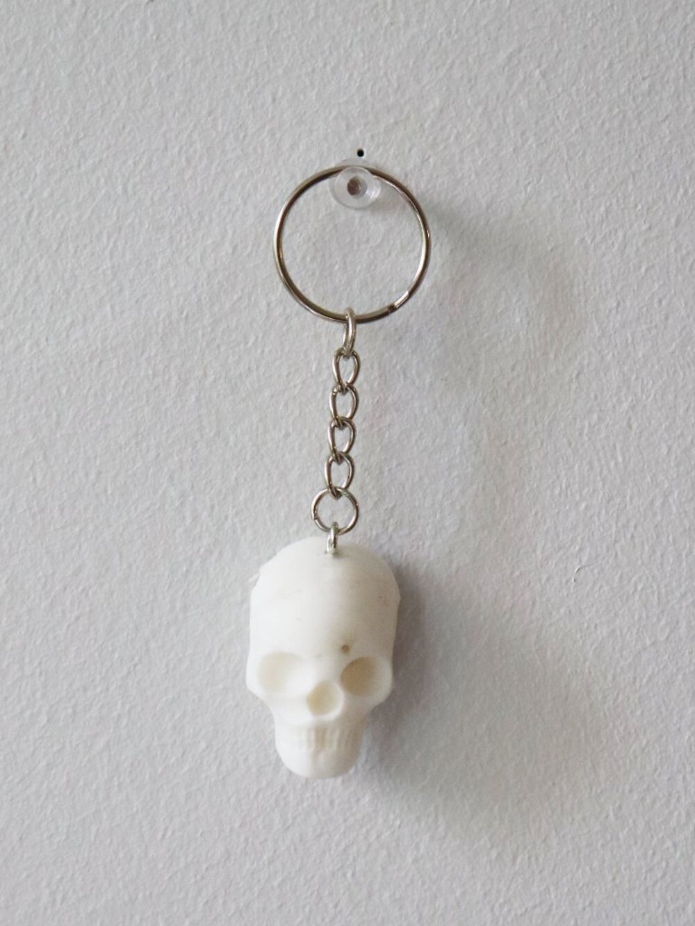 🧡 Handmade Recycled Plastic Skull Keychain - Picture 2 of 6